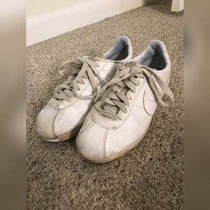 Used white nike cortez